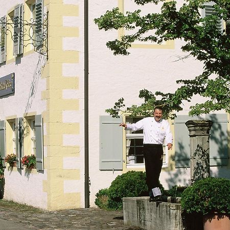 ホテル マルクグラフリッヒ バディッシャー ガストホフ シュヴァーネン ザーレム エクステリア 写真